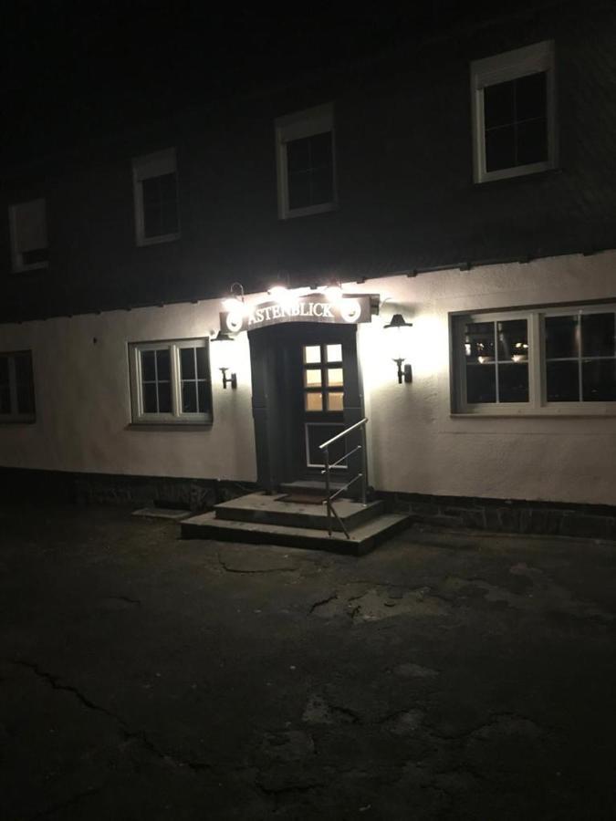 Haus Astenblick In Winterberg Fuer Bis Zu 35 Personen Fuer Wanderveranstaltungen Und Familienfeiern Kültér fotó